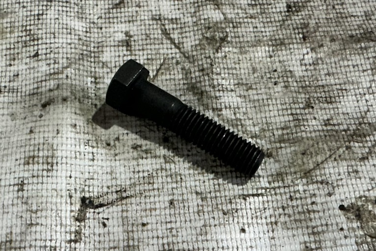Болт  6V-5843  6V5843