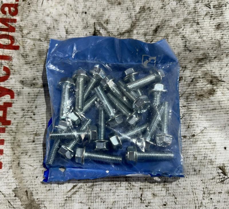 Болт крепления проставки 9L8925
