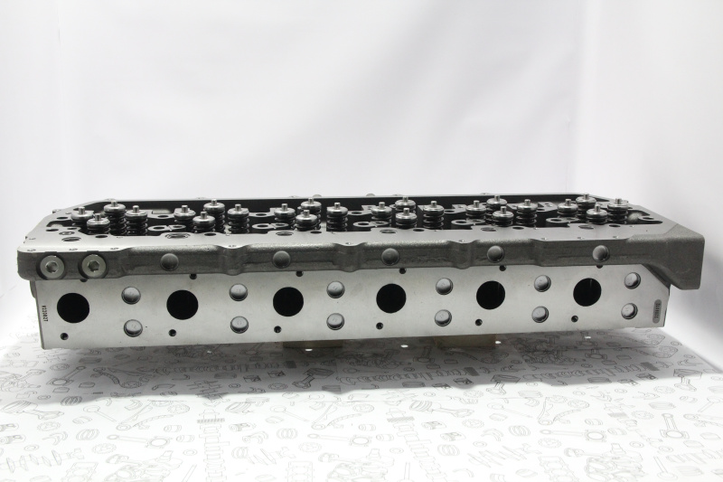Головка блока цилиндров cat C13, C11 с клапанами 3050617, 2240878, 224-0878, 2408271, 240-8271, 2496672, 249-6672, 2574095, 257-4095