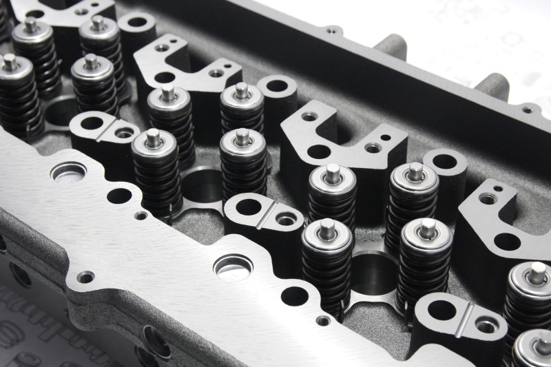 Головка блока цилиндров cat C13, C11 с клапанами 3050617, 2240878, 224-0878, 2408271, 240-8271, 2496672, 249-6672, 2574095, 257-4095